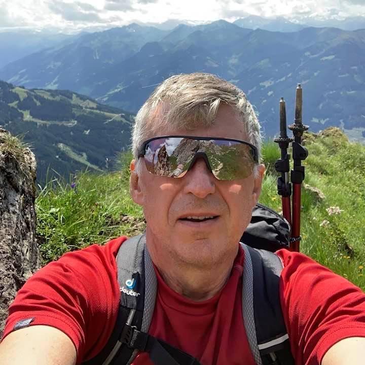 Fostul premier Ion Sturza, la un pas de moarte în munții din România. „Am făcut o greșeală aproape fatală de începător - nu te bagi pe panta instabilă plină de gheață și zăpadă deasupra prăpastiei”