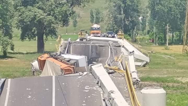 Incident GRAV în Neamț. Un pod s-a prăbușit, la 9 luni după reparații