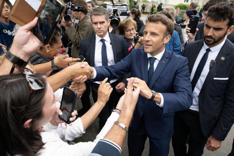 Coaliţia de stânga şi alianţa lui Macron, aproape la egalitate în scrutinul legislativ din Franţa