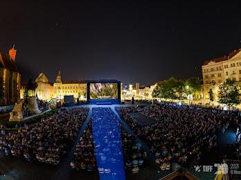A început TIFF 2022:  Spectatorii au luat parte la un eveniment impresionant, care a dat startul în Piața Unirii din Cluj-Napoca