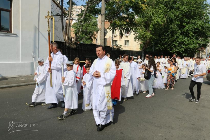 Arhiepiscopia Romano-Catolică de București a organizat procesiunea cu Preasfântul Sacrament pe străzile din centrul Capitalei 18790649