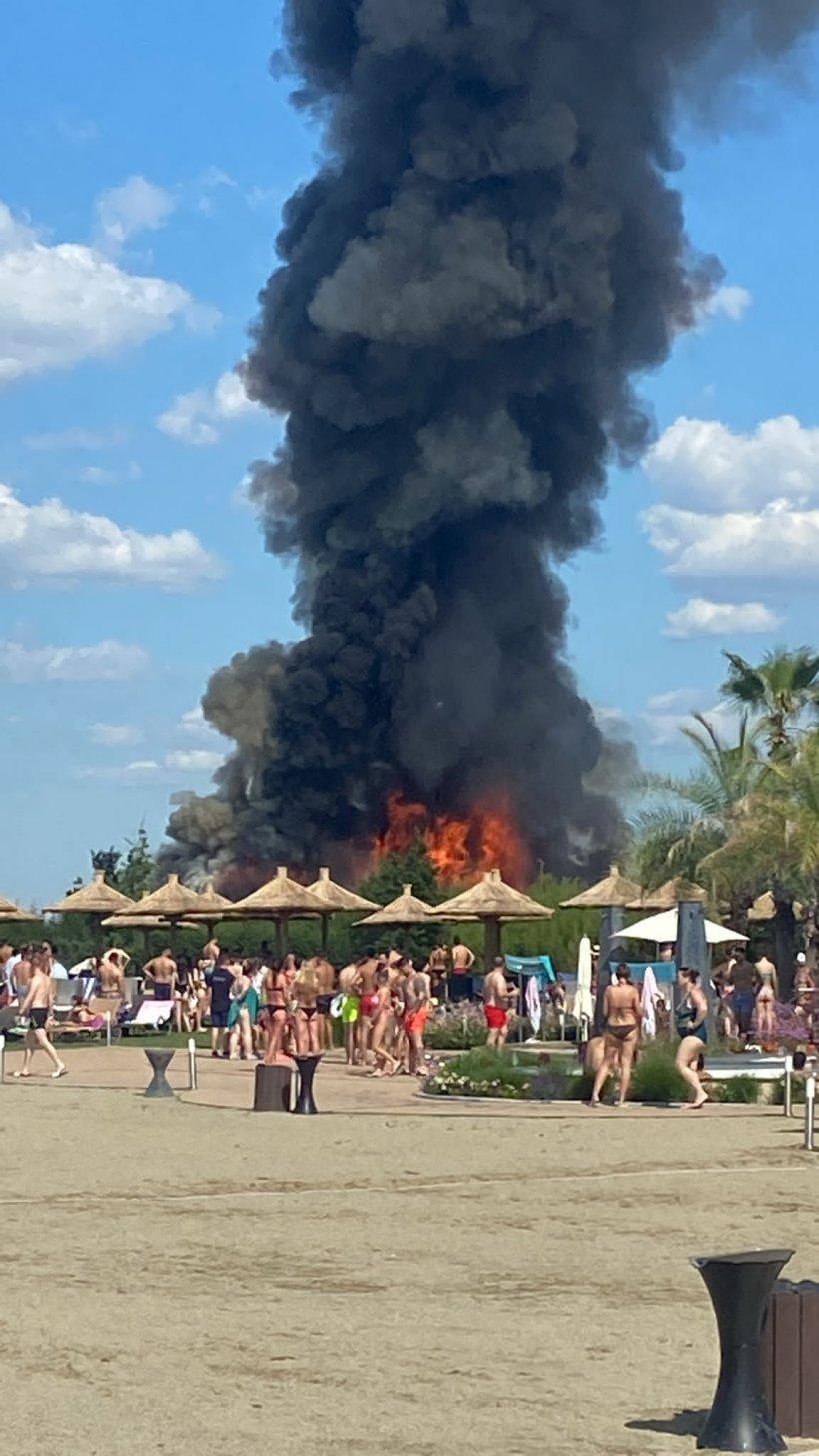 Incendiu de proporții la Therme. Mai multe persoane au fost evacuate 18790707