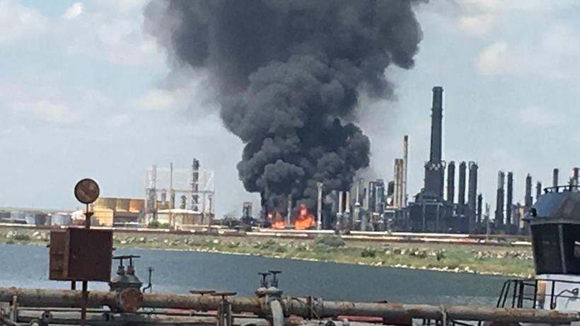 O dronă ucraineană a provocat un incendiu URIAȘ la rafinărie de petrol din Rusia