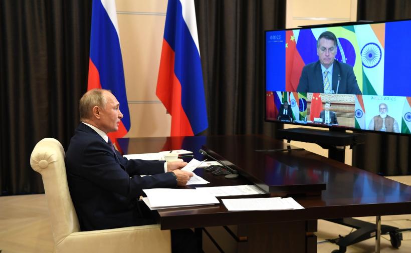 Putin revine pe scena reuniunilor internaționale, cu ajutorul Chinei