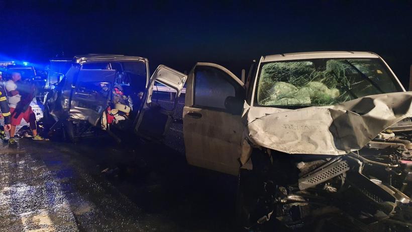 Accident grav pe autostrada A1, în județul Arad. Două microbuze au fost implicate. Mai multe persoane au fost rănite 18791457