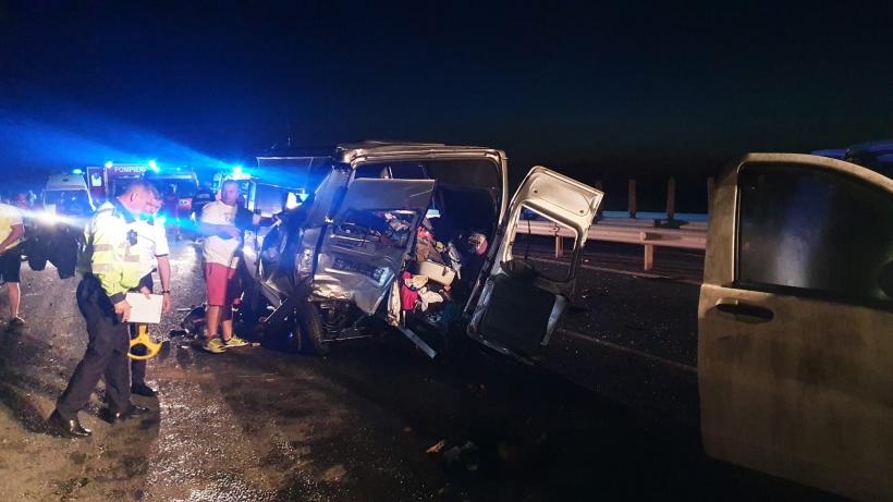 Accident grav pe autostrada A1, în județul Arad. Două microbuze au fost implicate. Mai multe persoane au fost rănite 18791459
