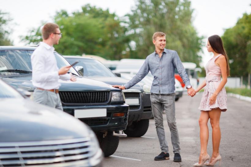Aproape jumătate dintre români preferă o mașină second hand pentru că nu își permit una din showroom