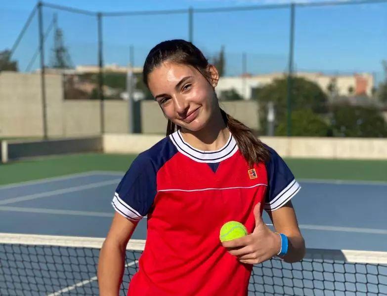 Alexia Ioana Tatu câștigă în premieră finala U14 100% românească de la Wimbledon