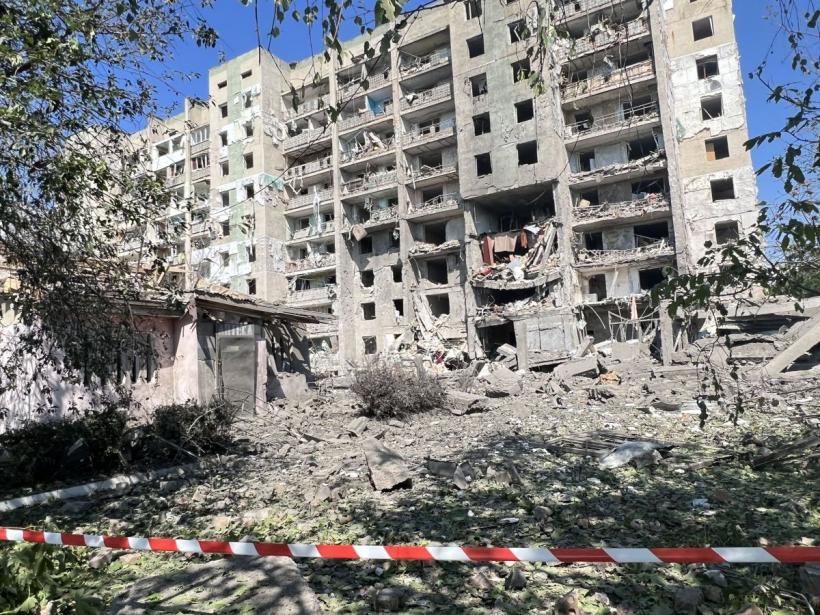 Cel puțin 15 morți, după atacul cu rachete asupra unui bloc de locuințe din Ceasiv Iar