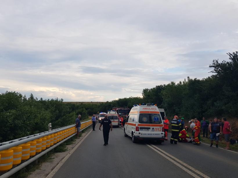 UPDATE: Microbuz cu 16 pasageri, implicat într-un accident în Giurgiu. A fost activat Planul roșu 18792806