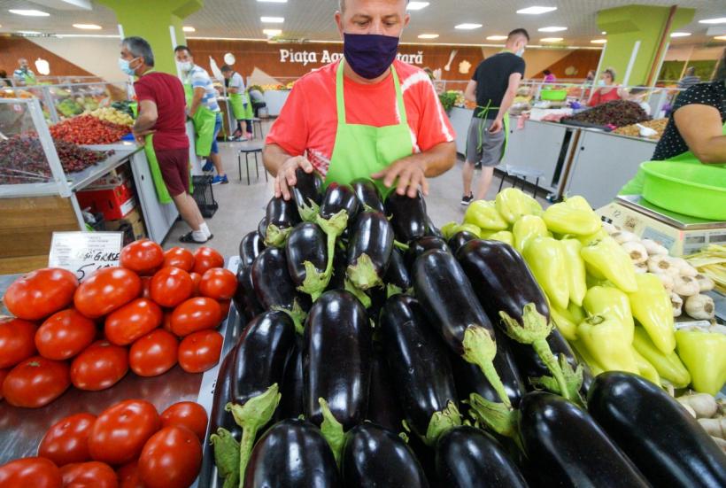 Sondaj: Unul din doi români cumpără fructe și legume românești