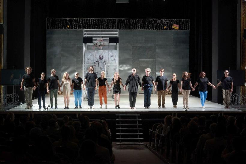 În stagiunea 2021/2022, la Teatrul Maghiar de Stat Cluj au avut loc opt premiere! 18793302