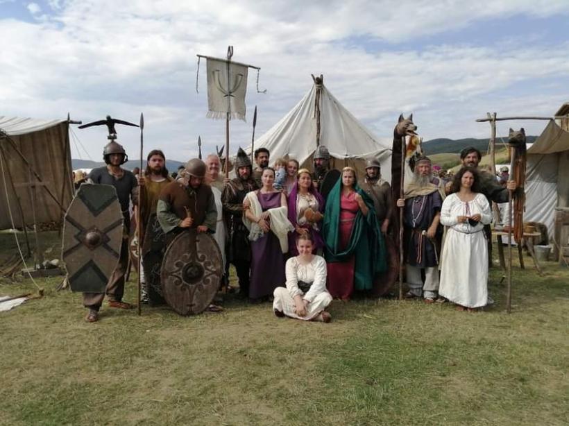 Excursie la daci și romani, pe Măgura Uroiului, înapoi cu două milenii 18793414