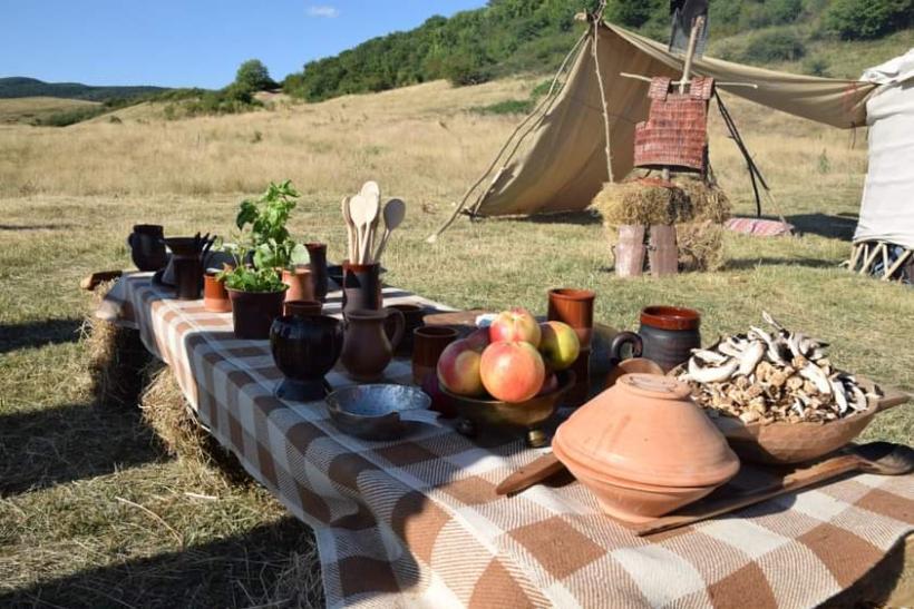 Excursie la daci și romani, pe Măgura Uroiului, înapoi cu două milenii 18793419