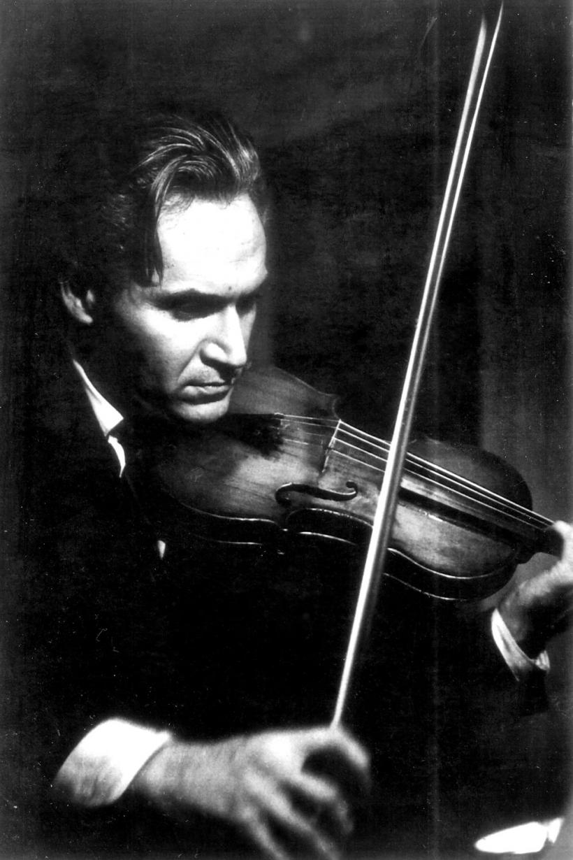 Aventurile scriitorului-politician care a fugit de stalinism cu bombardierul 18793516