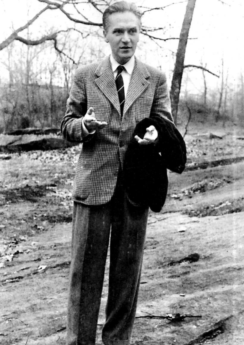 Aventurile scriitorului-politician care a fugit de stalinism cu bombardierul 18793517