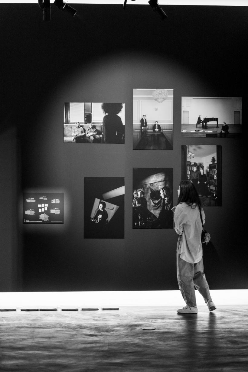 Artist Talk în cadrul finisajului expoziției Noi2-Wir2 – Portrete româno-germane.  patru iubitori de artă contemporană ]în conversatie[ despre fotografie, imagine și concept 18793733