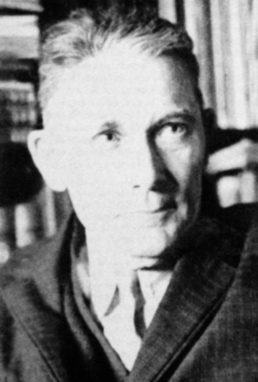 Ion Biberi, doctorul-scriitor iubit în taină de Cella Serghi