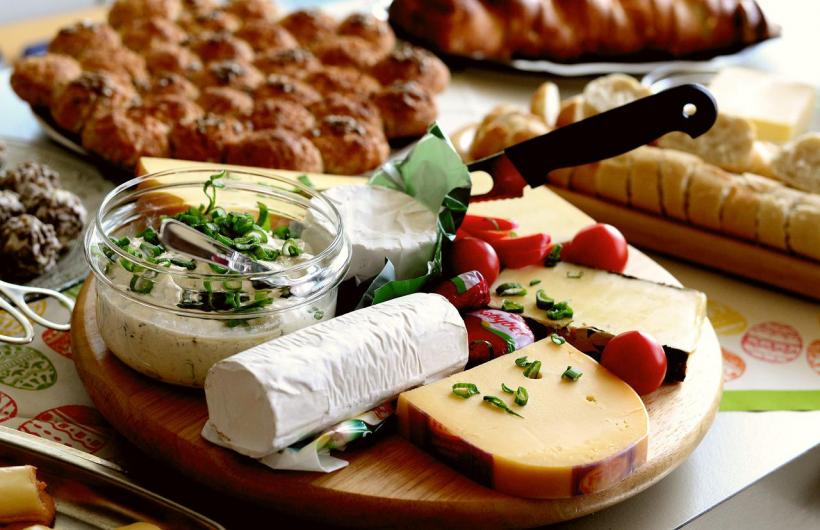 3 brânzeturi care pot fi incluse in dieta de zi cu zi