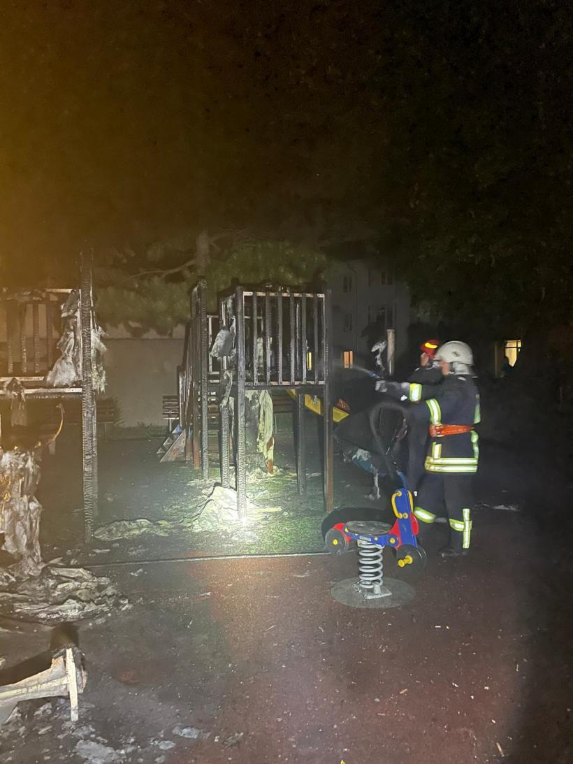 Incendiu la un loc de joacă din Suceava 18793970