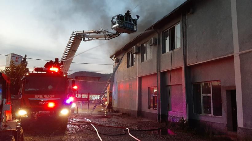  Incendiu puternic la un restaurant din Baia Mare unde era o petrecere de majorat. 50 de oameni evacuați