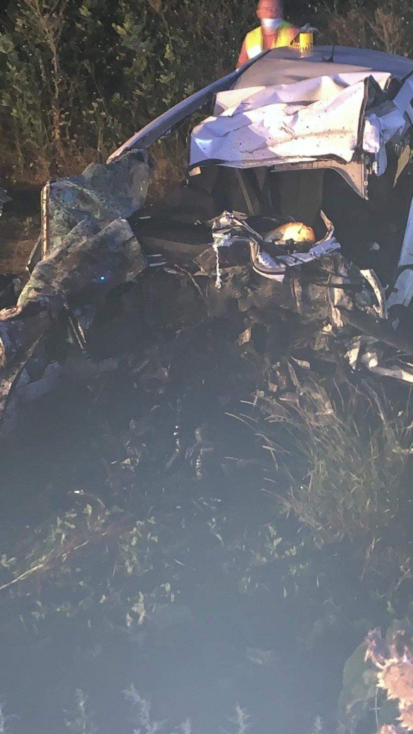Tragedie în Teleorman. Doi adulți și trei copii au murit după ce mașina în care se aflau a fost spulberată de un TIR 18794104