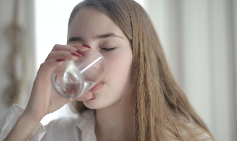 5 sfaturi pentru o hidratare corespunzătoare pe caniculă