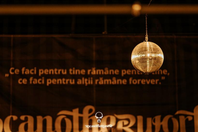 La Rocanotherworld faptele bune se adună împreună    18794308