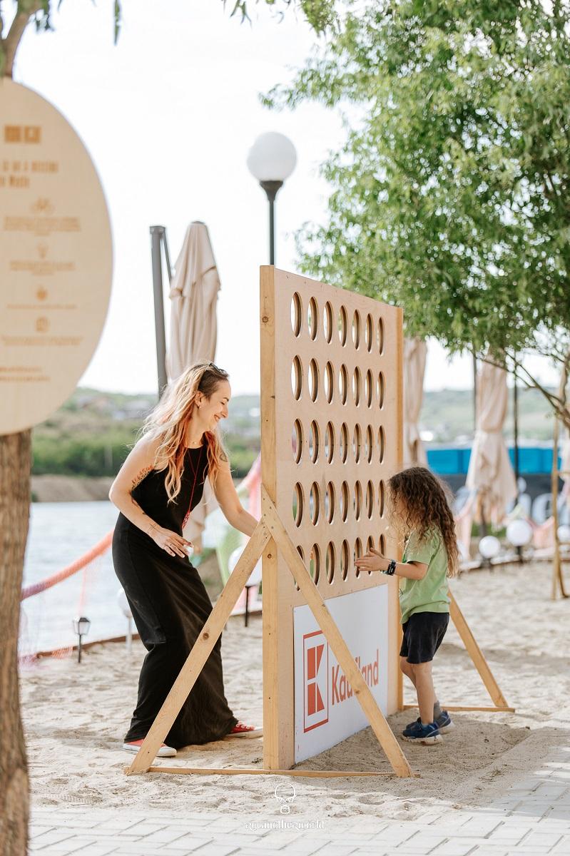 La Rocanotherworld faptele bune se adună împreună    18794309