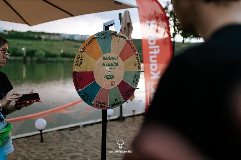 La Rocanotherworld faptele bune se adună împreună    18794310