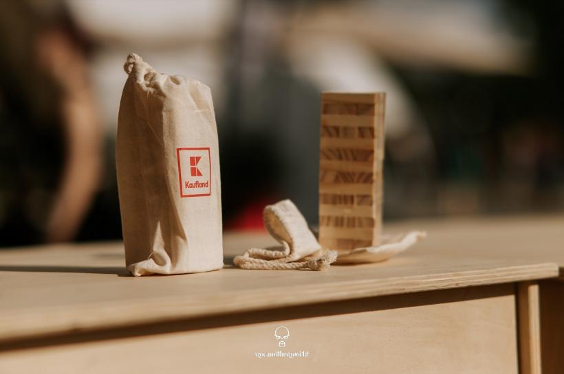 La Rocanotherworld faptele bune se adună împreună    18794311