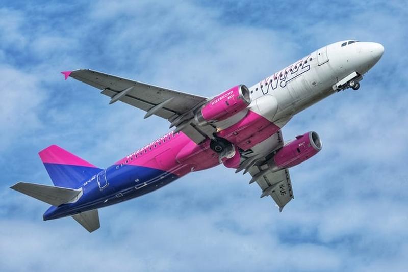 Wizz Air anunță lansarea a două noi rute din România către Italia