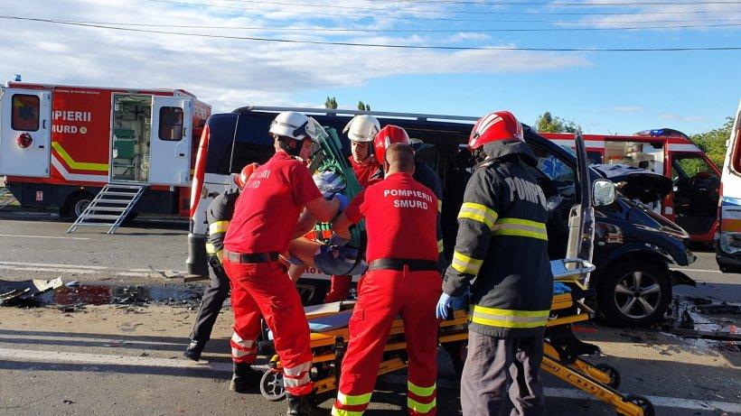 Update Arad: Accident rutier soldat cu 12 victime transportate la spital 18794734