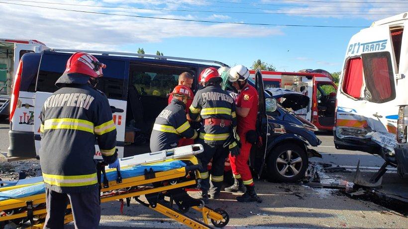 Update Arad: Accident rutier soldat cu 12 victime transportate la spital 18794735