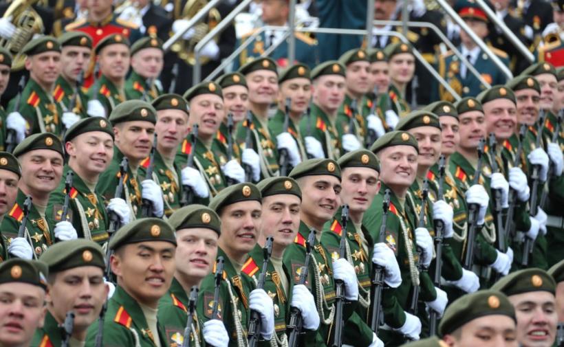 Putin momește cu bani mii de voluntari pentru a-și reface armata în Ucraina