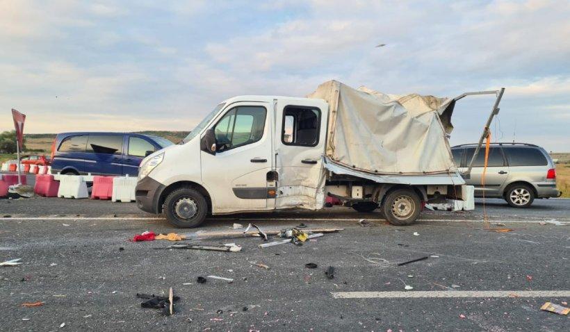 Accident între o camionetă și un microbuz în județul Iași. Nouă persoane au fost rănite 18795072
