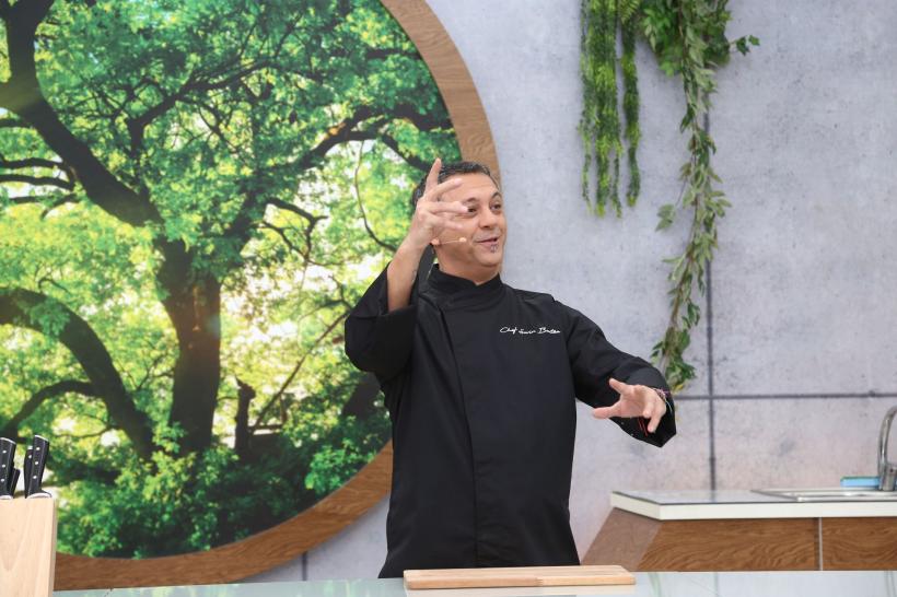 Sezon aniversar Chefi la cuțite, din toamnă, la Antena 1. Sorin Bontea, Florin Dumitrescu și Cătălin Scărlătescu sărbătoresc reuniunea de 10 ani  cu cea mai savuroasă competiție culinară 18795442