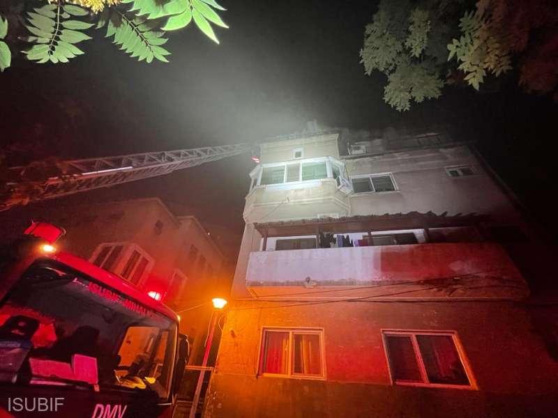 Incendiu într-un bloc din București. Zeci de persoane, evacuate, trei au primit îngrijiri medicale