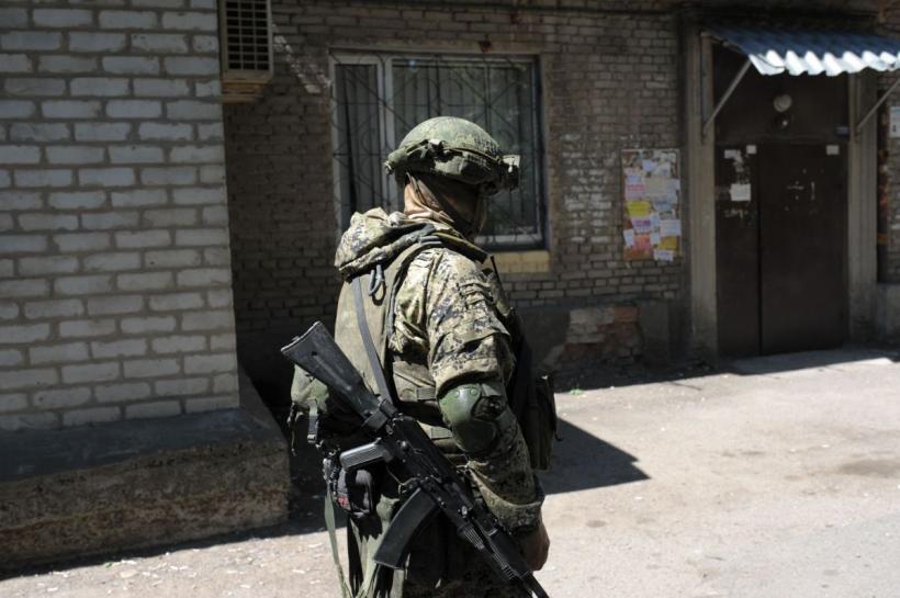 Sute de persoane, reținute în trei zile de ucraineni sub suspiciunea de trădare