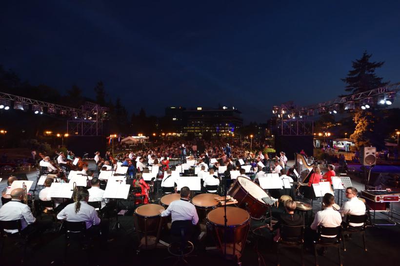 Opera Națională București intră în al doilea secol de existență După o stagiune centenară de succes, repornim la drum cu  Promenada Operei, ediția a XII-a, în 27 august pe esplanada Operei Naționale București 18796660