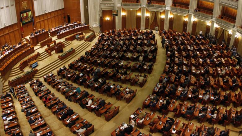 Parlamentarii UDMR, campioni la achiziții de case și terenuri în vreme de criză