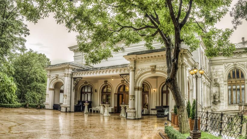 Premiera Godot Love Station, în regia cunoscutului actor Radu Gabriel, are loc săptămâna aceasta, la Palatul Bragadiru 18797013