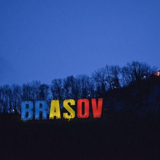Literele de pe Tâmpa și Primăria Brașov, iluminate sâmbătă în culorile Republicii Moldova