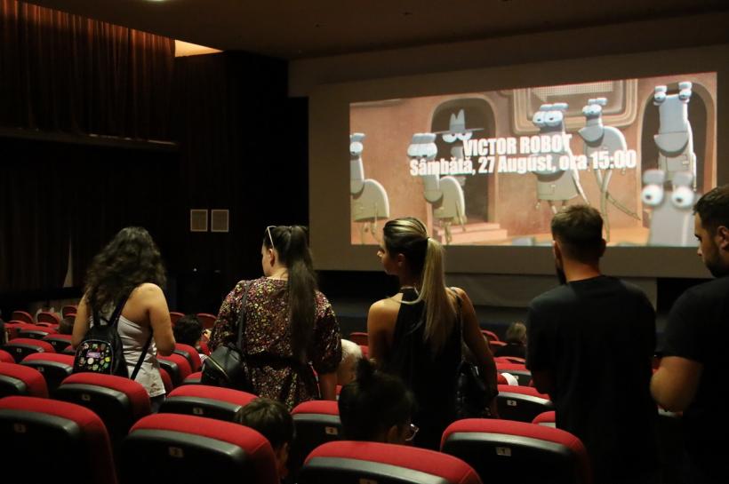 Peste 1.000 de spectatori, adulți și copii, s-au bucurat de cea de-a doua ediție  a ABIFF – Animation Bucharest International Film Festival, desfășurat în perioada 26-28 august cu proiecții speciale și simultane în 15 orașe din țară 18797706