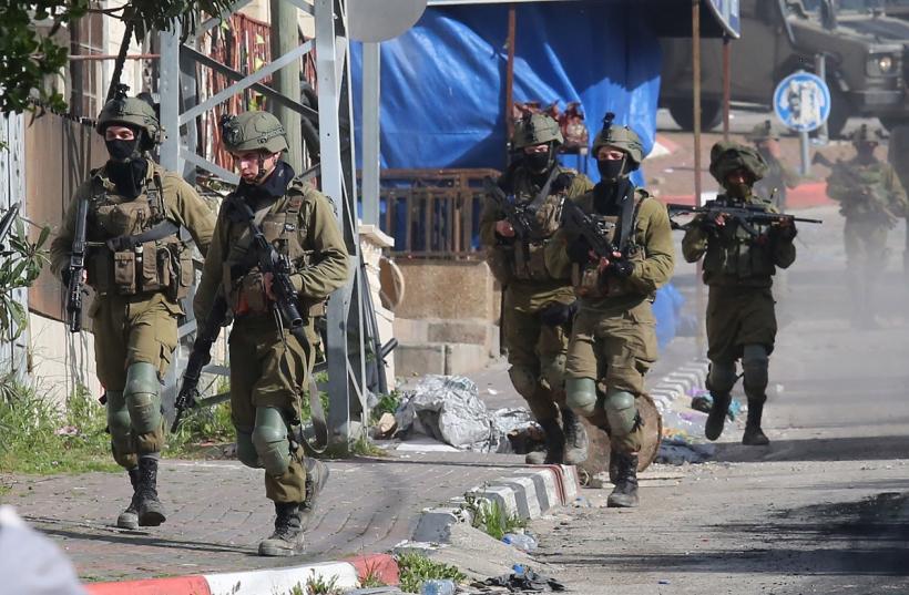 Cel puţin zece militari israelieni şi un civil, răniţi în atacuri palestiniene comise în Cisiordania