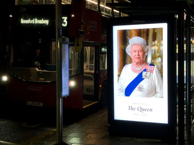 Decesul Reginei Elisabeta schimbă Imnul naţional şi timbrele poştale din Regatul Unit