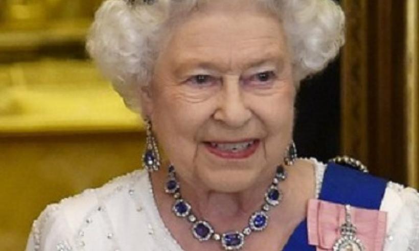 Bijuteriile de familie ale celei mai lungi domnii 18798855