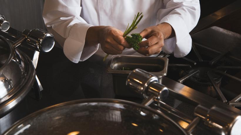 De ce este importantă utilizarea unor echipamente HoReCa de calitate în bucătăria profesională?