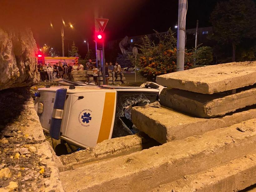 Accident grav. O ambulanță a căzut într-un șanț la Constanța. Sunt cinci victime 18799444