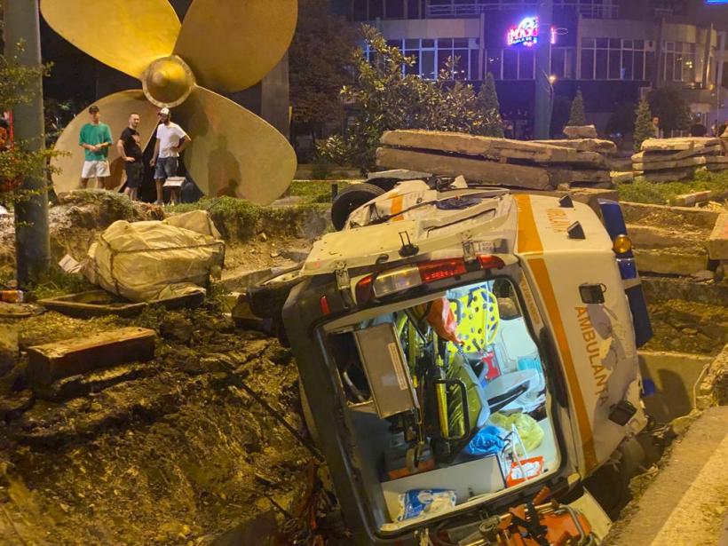 Accident grav. O ambulanță a căzut într-un șanț la Constanța. Sunt cinci victime 18799446